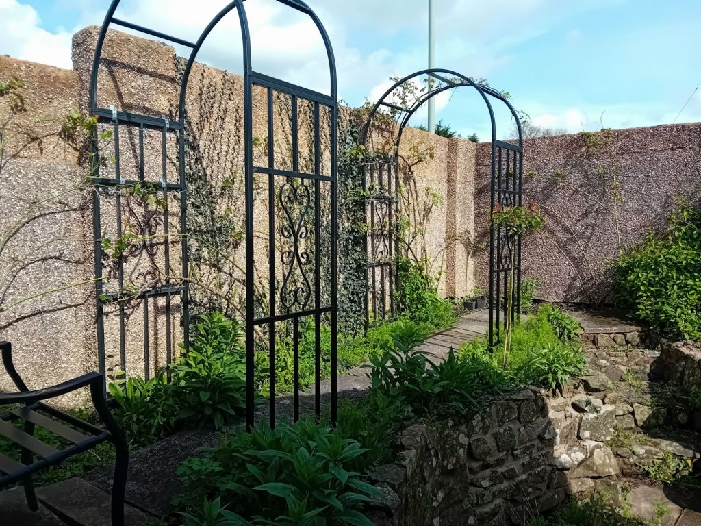 The Wild Borders: A walk amongst the&nbsp;roses